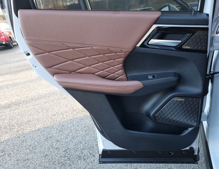 Mitsubishi Outlander SUV 2,4 l 225 kw