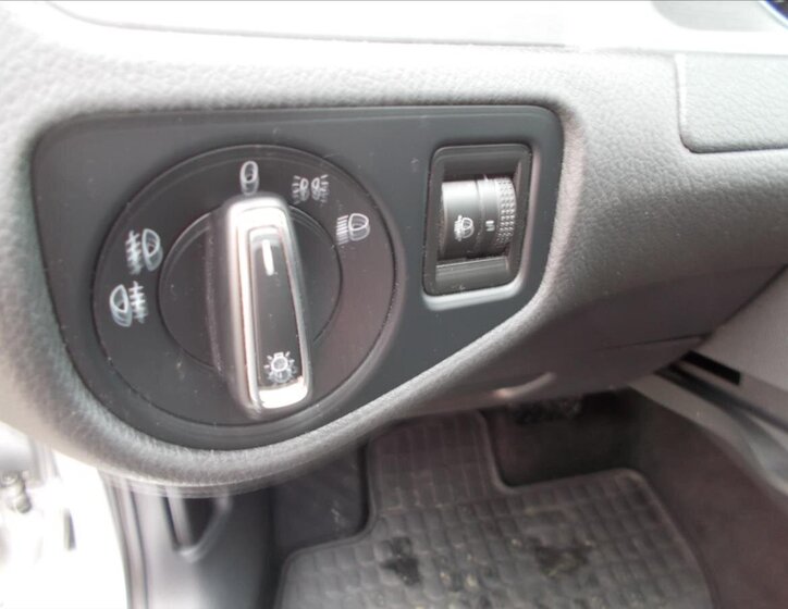 Volkswagen Golf Hatchback 1,6 l 77 kw