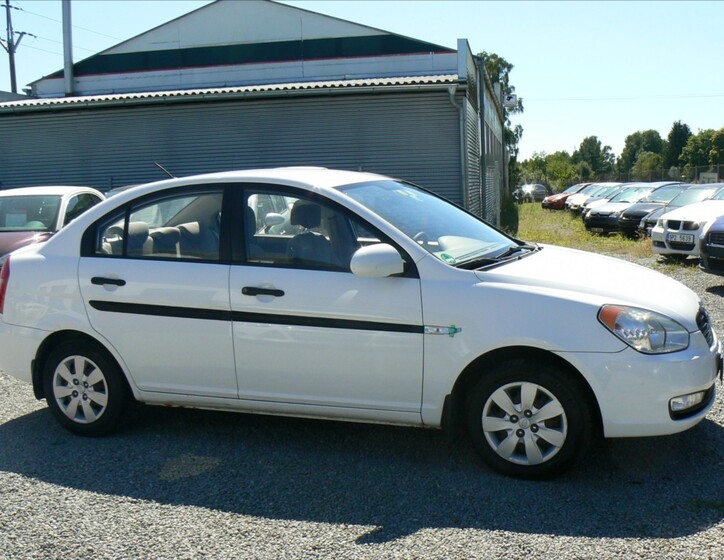 Hyundai Accent 8