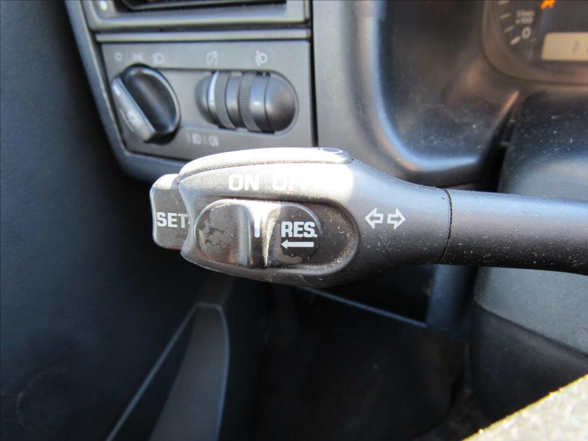 Volkswagen Caravelle Kombi 2,5 l 75 kw