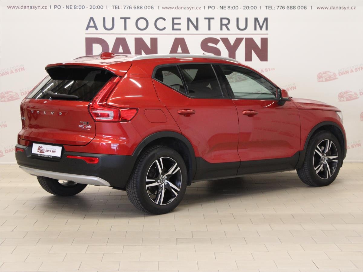 Volvo XC40 SUV / Terénní 2,0 l 182 kw