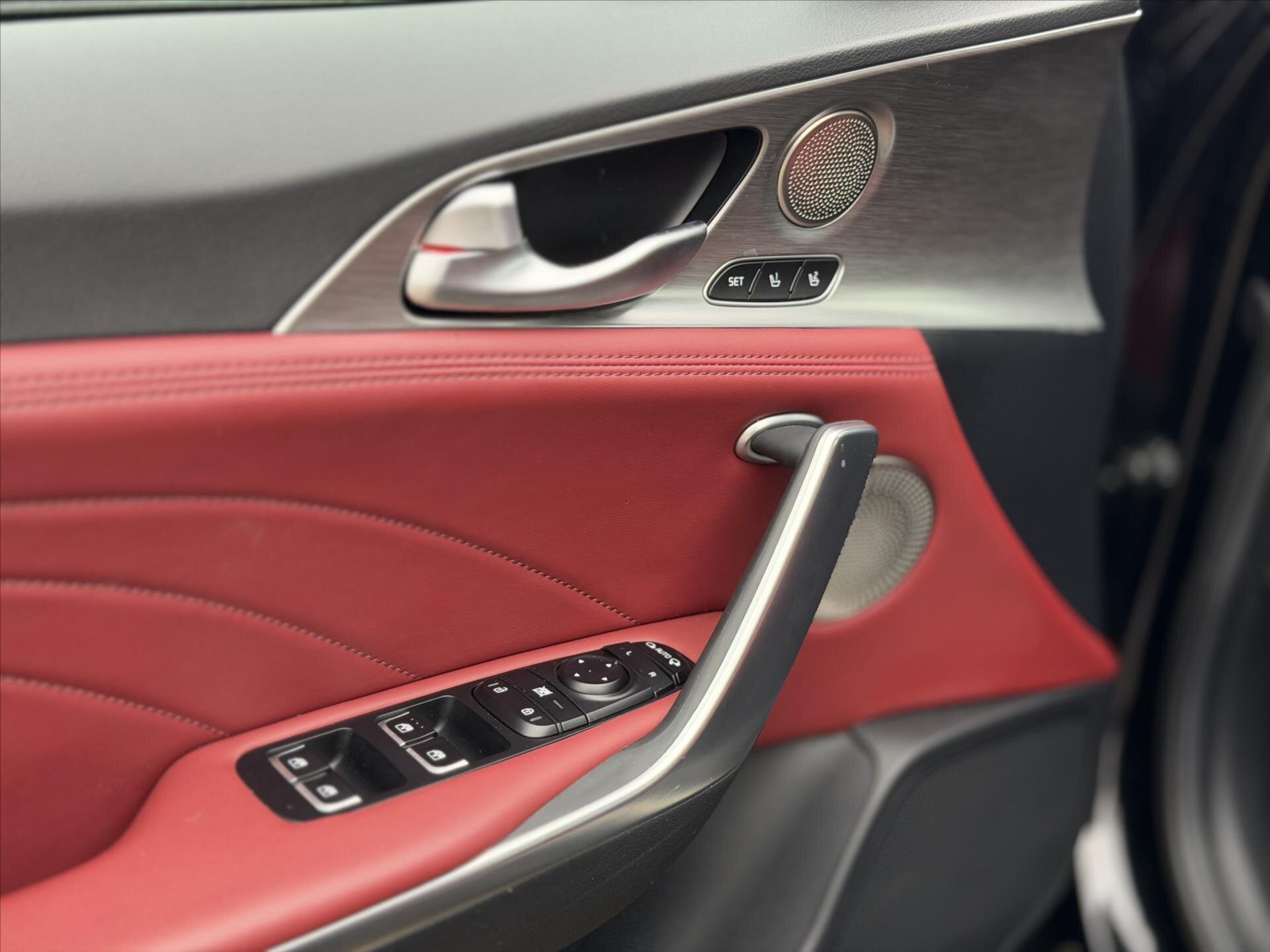 KIA Stinger Hatchback 3,3 l 269 kw