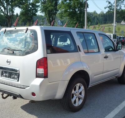 Nissan Pathfinder 5
