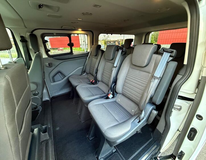 Ford Tourneo Custom 11