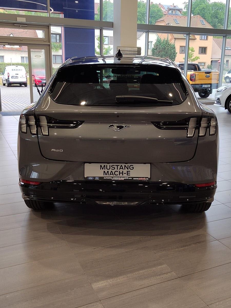 Ford Mustang Mach-E SUV / Terénní 0,0 198 kw
