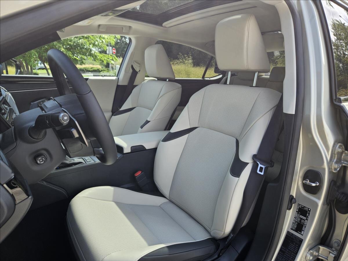 Lexus ES 300h Sedan 2,5 l 160 kw