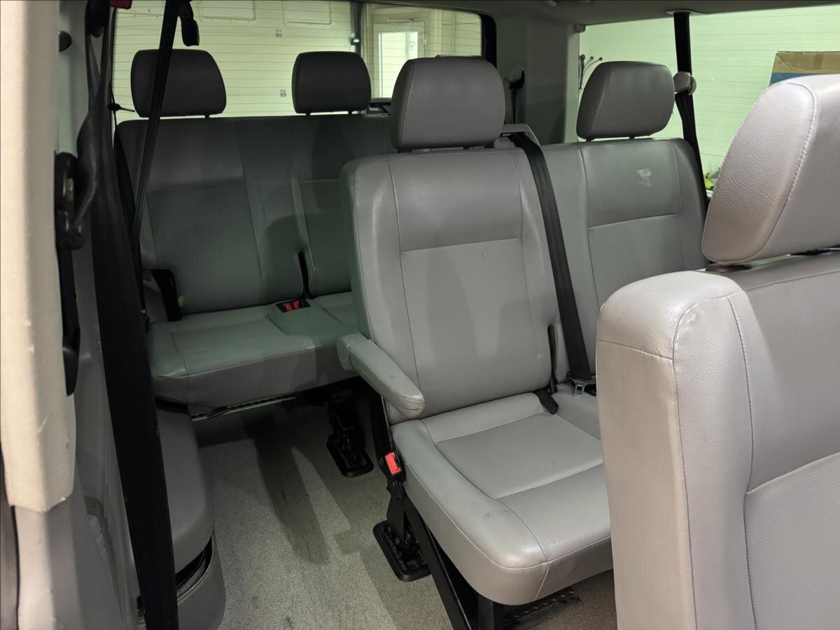 Volkswagen Transporter Kombi 2,5 l 96 kw