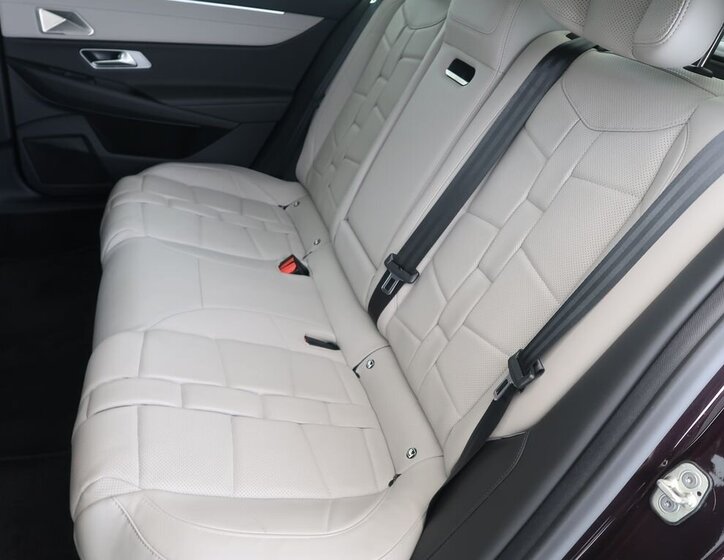 DS Automobiles DS9 Sedan / Limuzína 1,6 l 147 kw