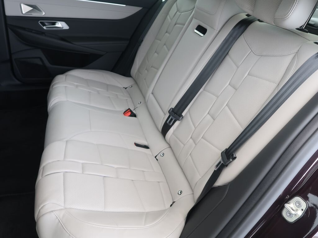 DS Automobiles DS9 Sedan / Limuzína 1,6 l 147 kw