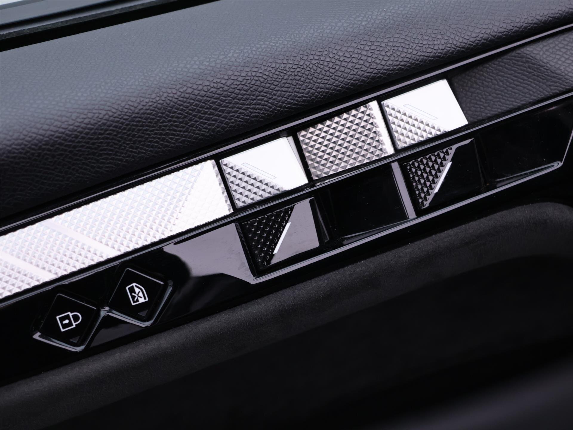 DS Automobiles DS4 Hatchback 1,6 l 165 kw