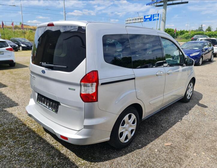 Ford Tourneo Courier 5