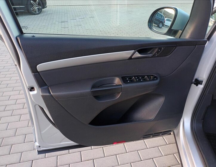 Volkswagen Sharan MPV 2,0 l 103 kw