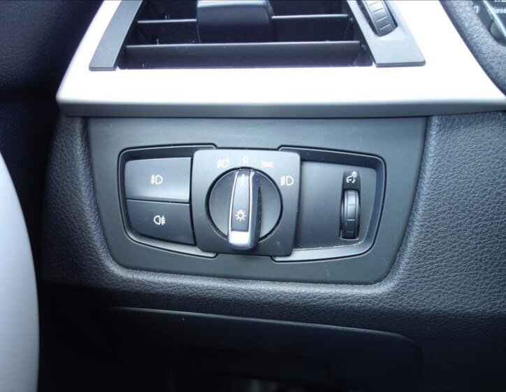 BMW Řada 3 Sedan / Limuzína 2,0 l 105 kw