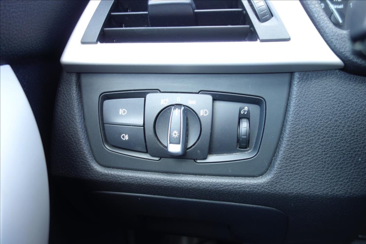 BMW Řada 3 Sedan / Limuzína 2,0 l 105 kw