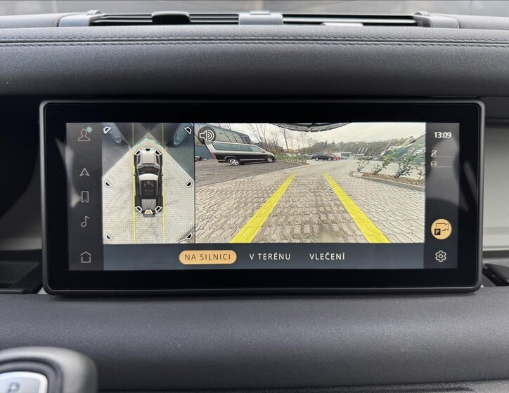 Land Rover Defender 26