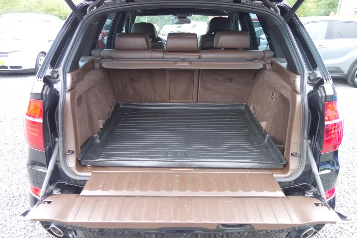 BMW X5 SUV 3,0 l 225 kw