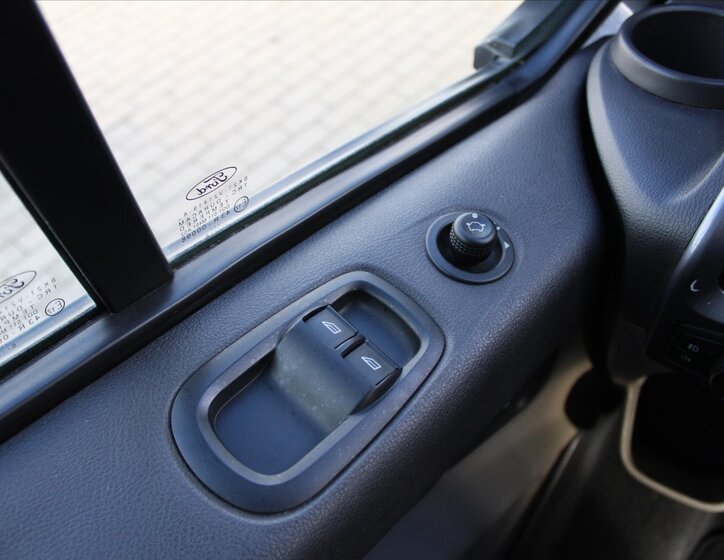 Ford Tourneo Custom 24