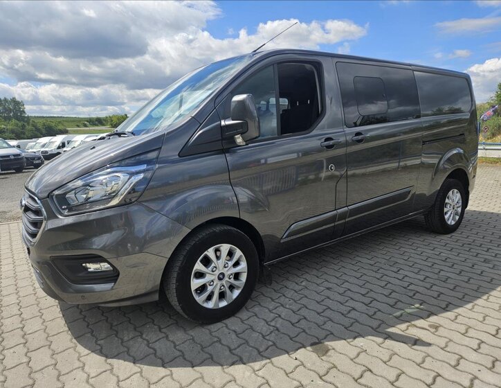 Ford Tourneo Custom 1