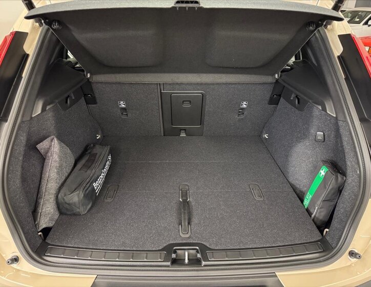 Volvo XC40 SUV / Terénní 2,0 l 120 kw