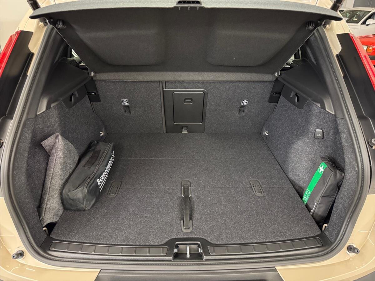 Volvo XC40 SUV / Terénní 2,0 l 120 kw