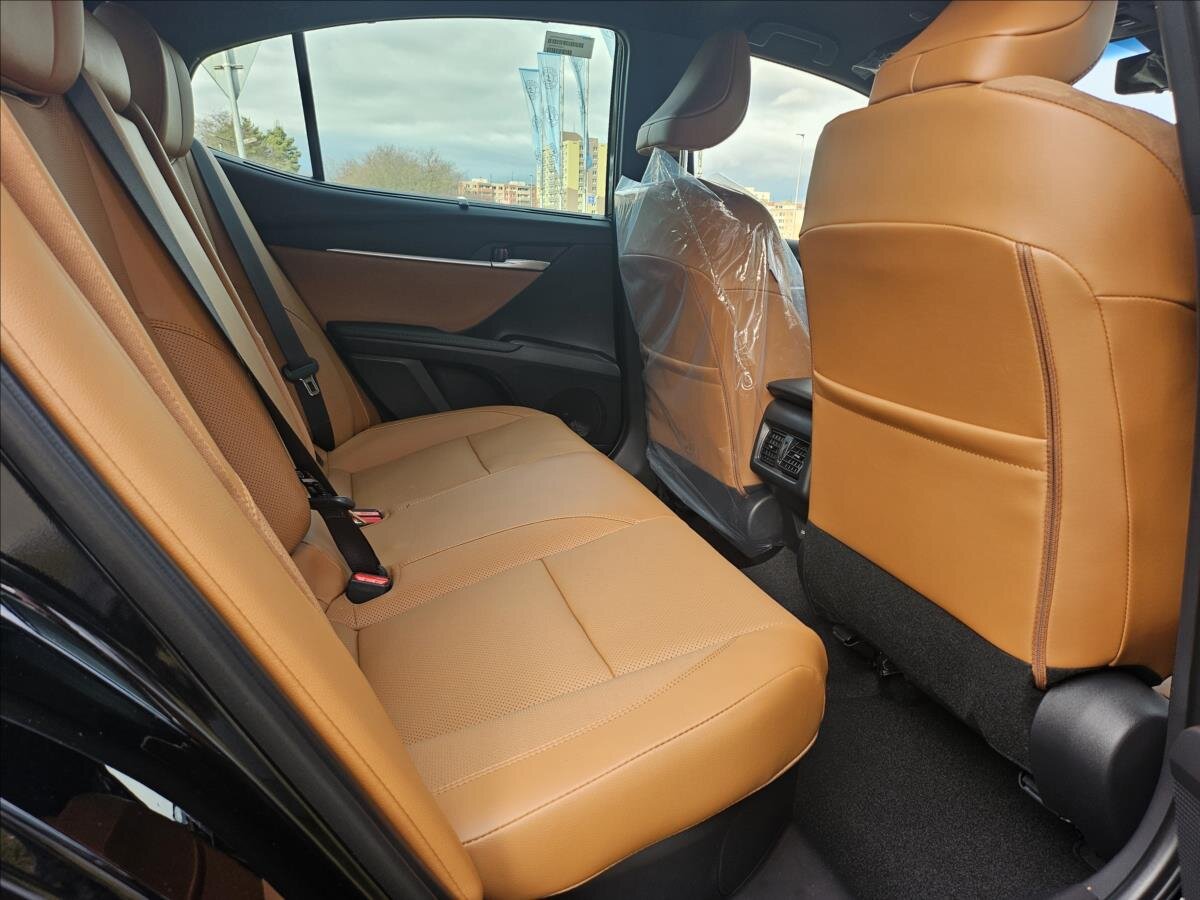 Toyota Camry Sedan / Limuzína 2,5 l 137 kw