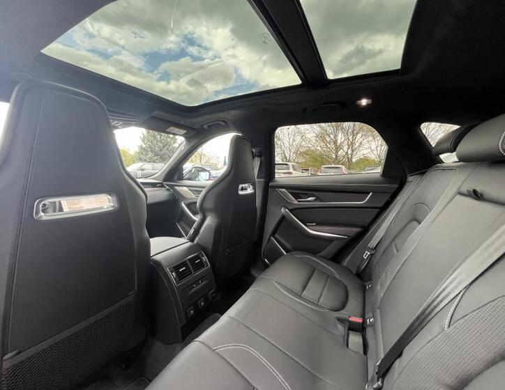 Jaguar F-Pace 14