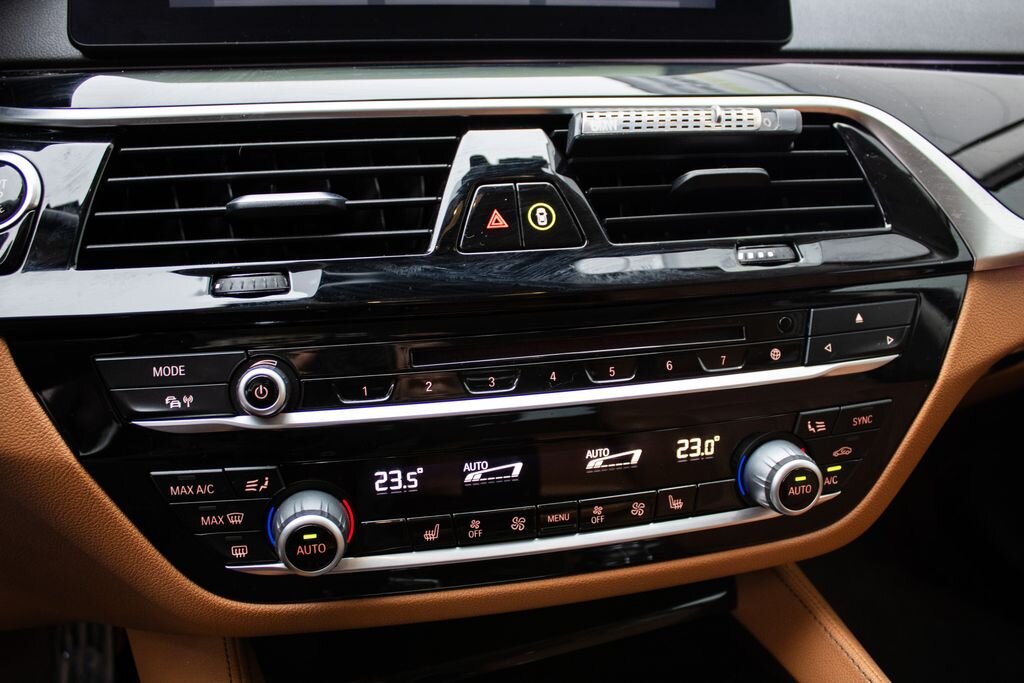 BMW Řada 5 Kombi 3,0 l 195 kw