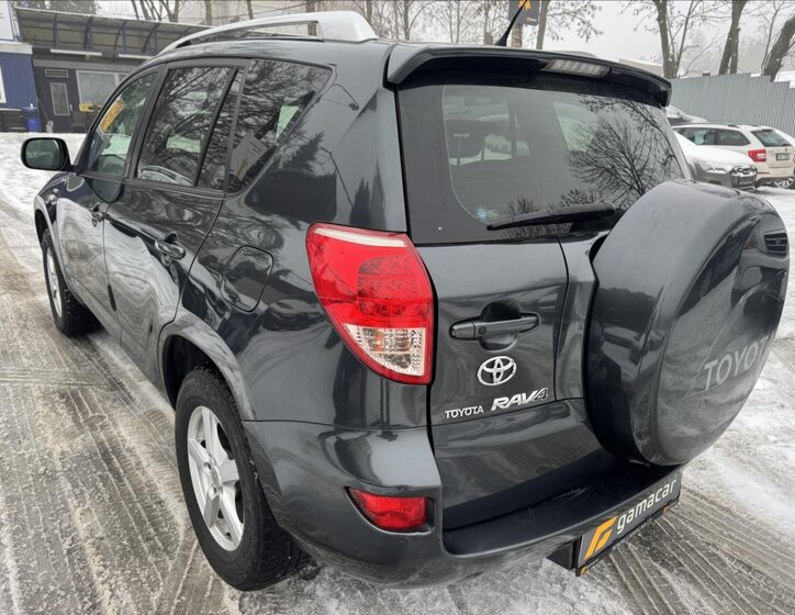 Toyota RAV4 SUV 2,2 l 100 kw