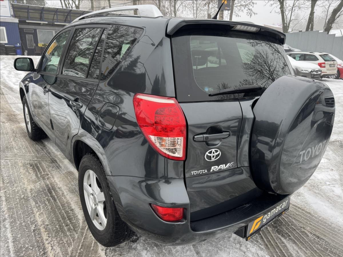 Toyota RAV4 SUV 2,2 l 100 kw