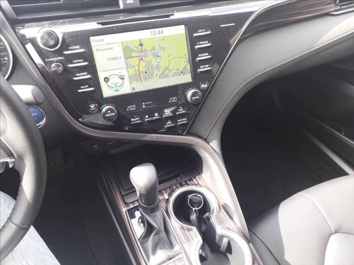 Toyota Camry Sedan 2,5 l 131 kw