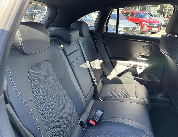 Mercedes-Benz EQA 17