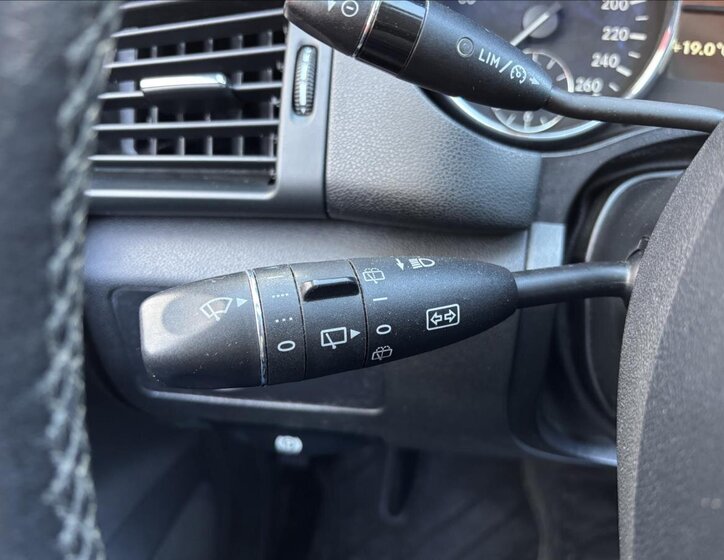 Mercedes-Benz Třídy R Kombi 3,0 l 165 kw