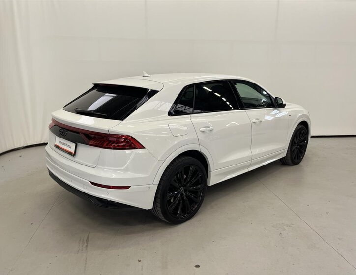 Audi Q8 SUV 3,0 l 210 kw