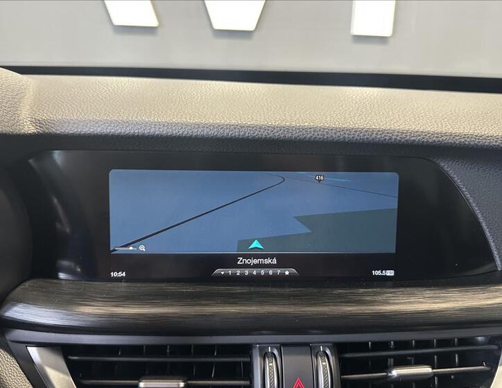 Alfa Romeo Stelvio 37