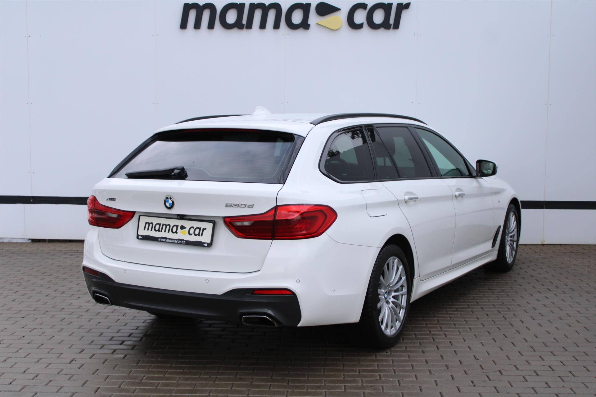 BMW Řada 5 Kombi 3,0 l 195 kw