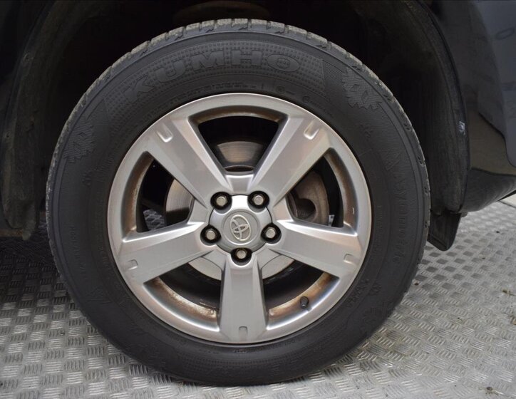 Toyota RAV4 SUV 2,0 l 112 kw