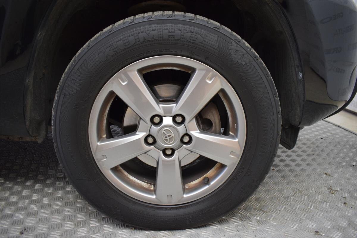 Toyota RAV4 SUV 2,0 l 112 kw