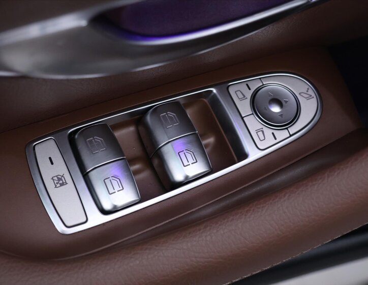 Mercedes-Benz Třídy E Sedan 2,0 l 143 kw