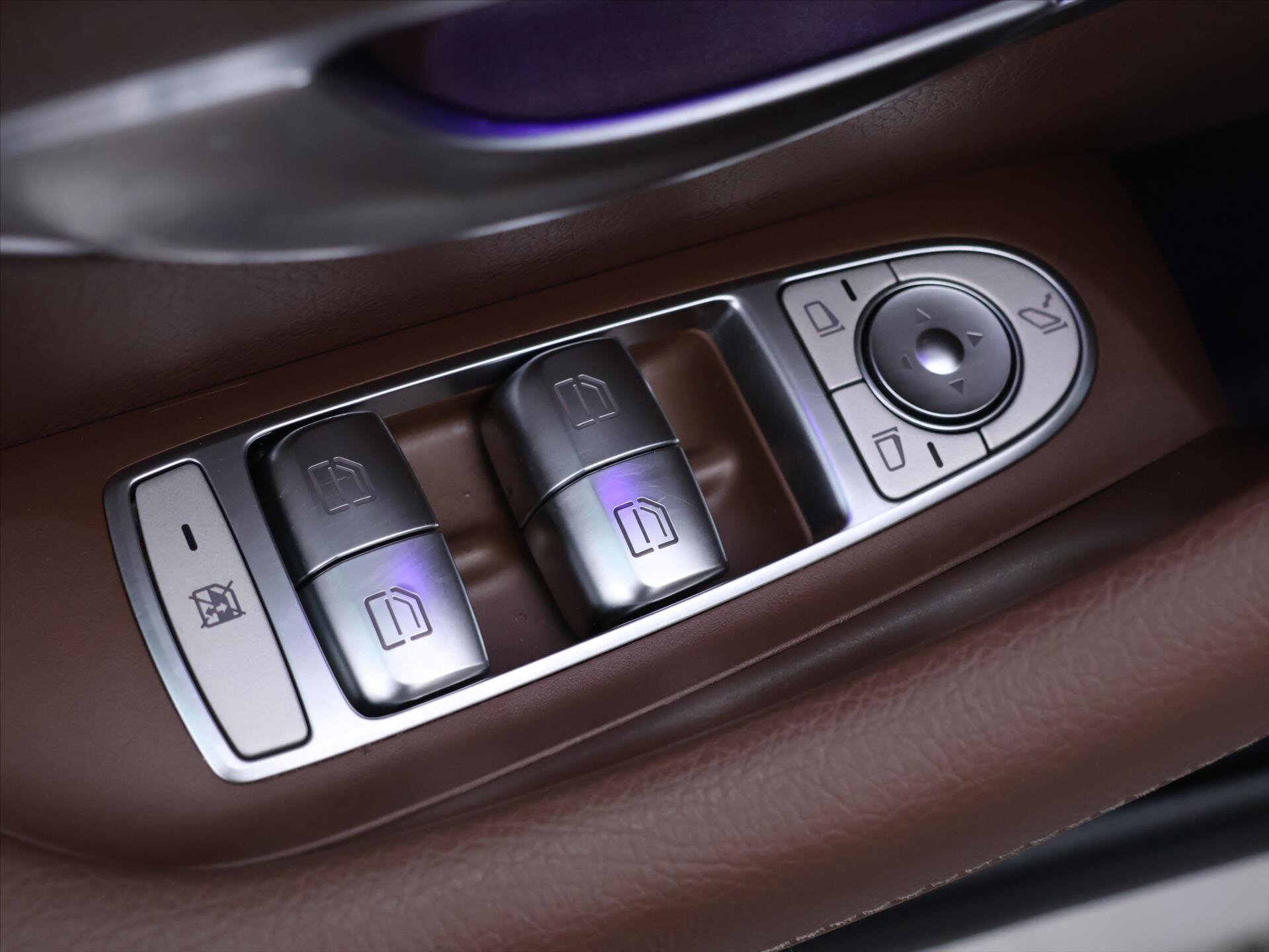 Mercedes-Benz Třídy E Sedan 2,0 l 143 kw