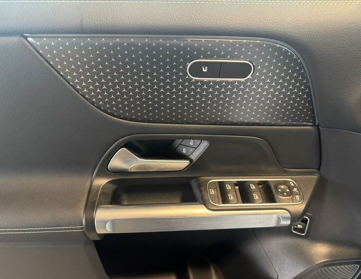 Mercedes-Benz EQB 11