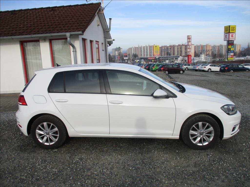 Volkswagen Golf Hatchback 999,0 63 kw