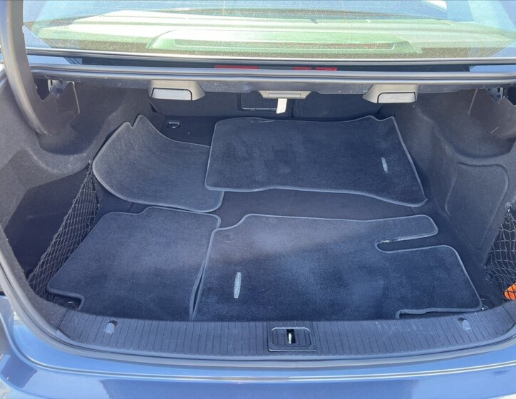 Mercedes-Benz Třídy E Sedan / Limuzína 2,1 l 100 kw