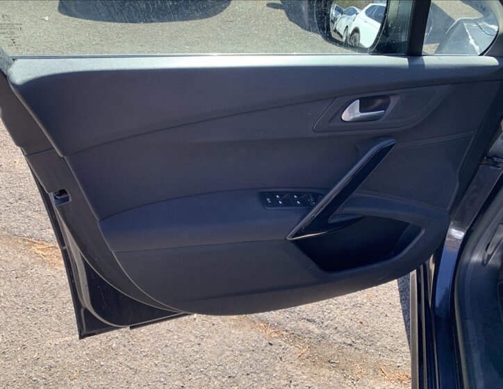 Peugeot 508 Sedan / Limuzína 2,0 l 120 kw