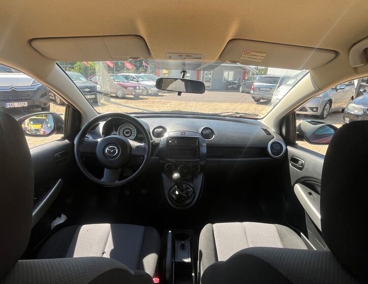 Mazda 2 11