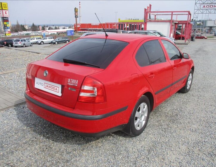 Škoda Octavia Sedan / Limuzína 1,6 l 75 kw