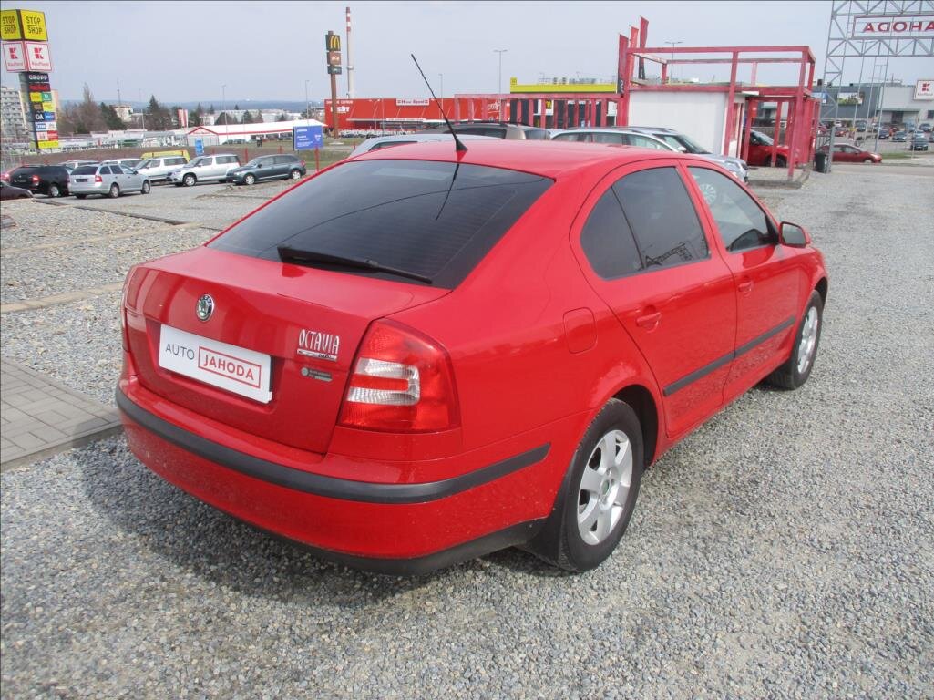 Škoda Octavia Sedan / Limuzína 1,6 l 75 kw