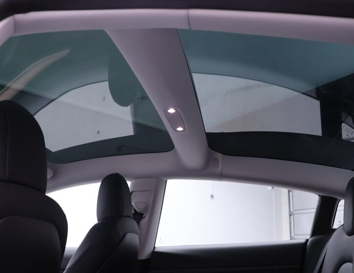 Tesla Model 3 Sedan 0,0 366 kw