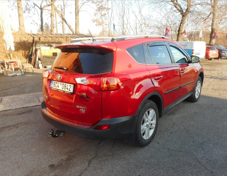 Toyota RAV4 SUV 2,0 l 111 kw