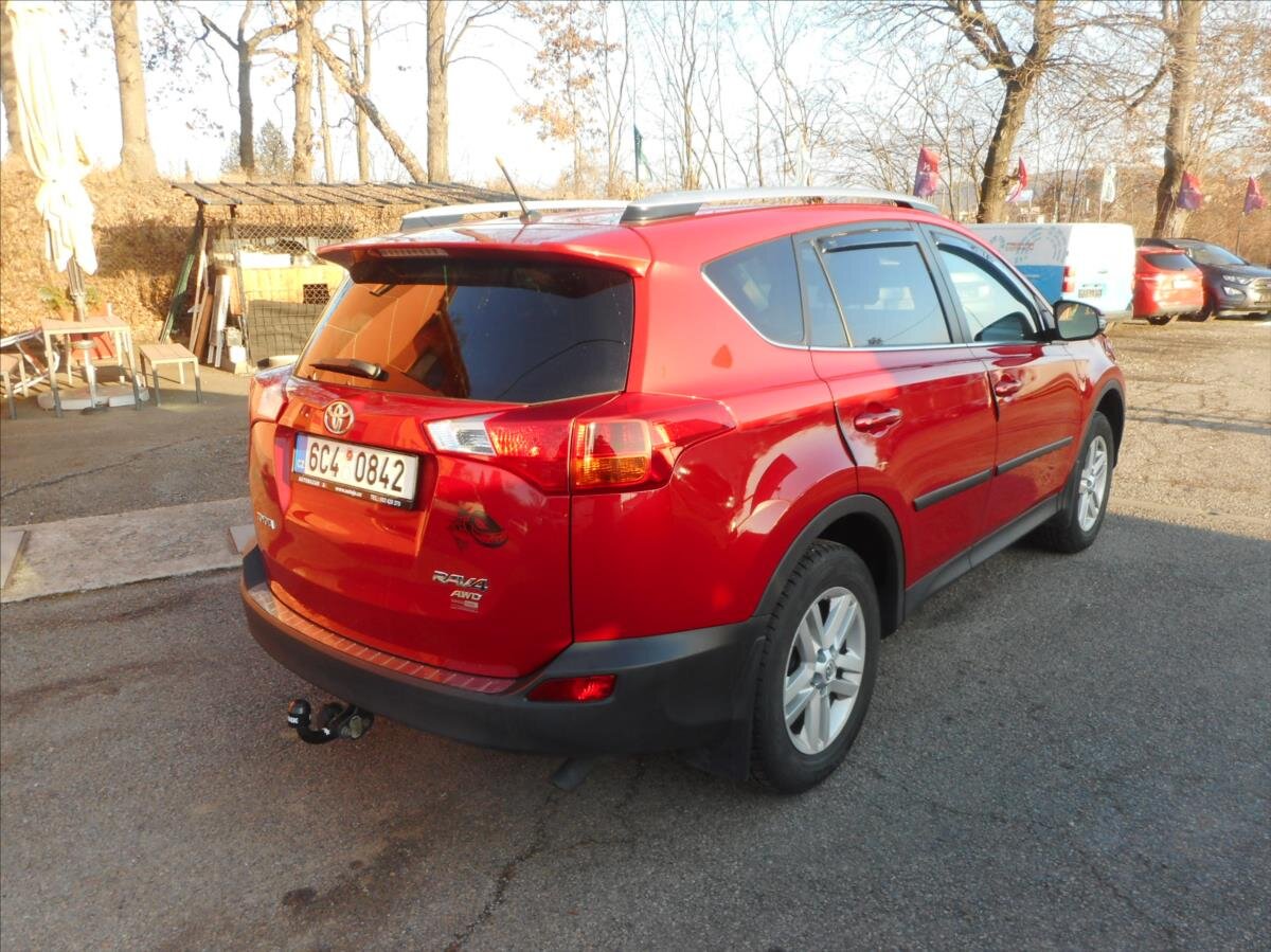 Toyota RAV4 SUV 2,0 l 111 kw