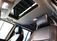 Land Rover Discovery 9